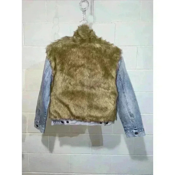 Levi's Premium Women's Oversized Faux Fur Trucker Jacket XS Blue Denim Furry Fur - Picture 2 of 12